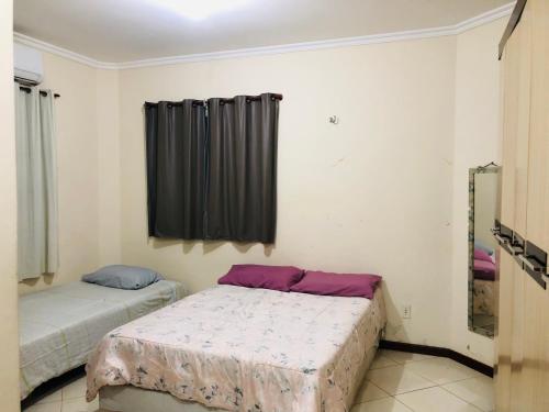 En eller flere senge i et værelse på Casa Confortável e aconchegante