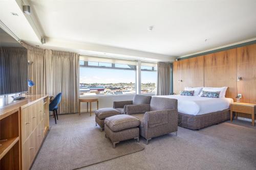 Rúm í herbergi á Gateway Hotel by Nightcap Plus