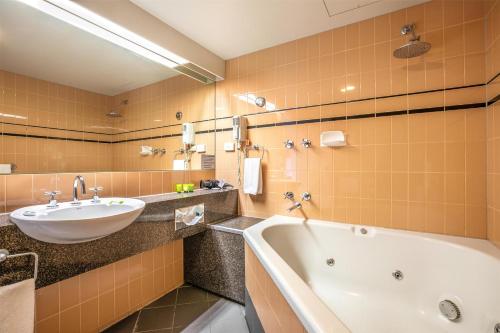 a bathroom with a tub and a sink at Nightcap at York on Lilydale in Mount Evelyn