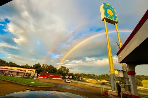 Φωτογραφία από το άλμπουμ του River Forest Inn σε Belton