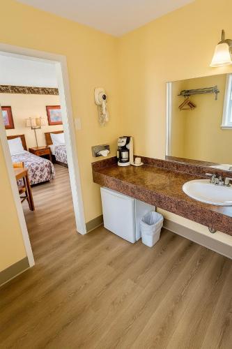 Φωτογραφία από το άλμπουμ του River Forest Inn σε Belton