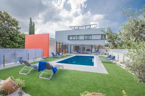 Villa Apomono - New Luxury 3 Bedroom Protaras Villa With Pool