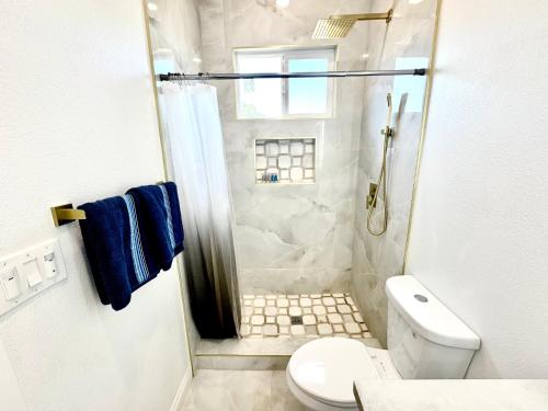 Bagno di Exotic Home Escondido by sdstay