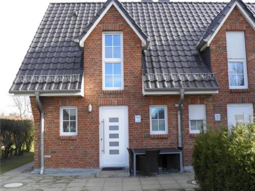 a red brick house with a white door at Haus-Alster-2 in Westerland (Sylt)