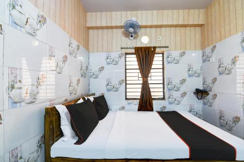 Ένα ή περισσότερα κρεβάτια σε δωμάτιο στο Hotel O Joy Maa Tara Hotel & Restaurant