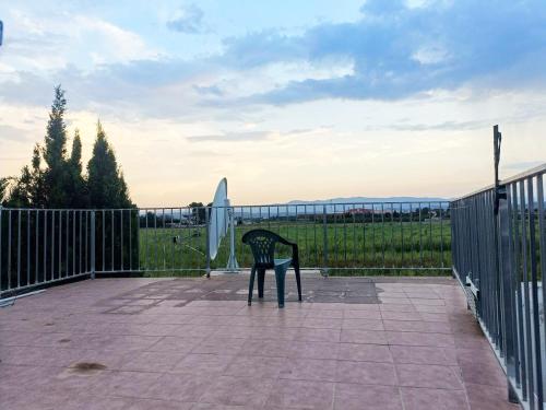 Μπαλκόνι ή βεράντα στο Preciosa y tranquila villa en Valencia con piscina privada