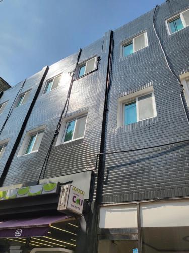 a building with a metal roof on the side of it at Humming stay in Seoul