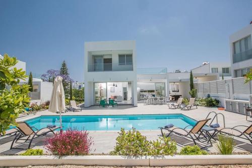 Villa Ochosto Helios - Beautiful 5 Bedroom Protaras Villa - Walking Distance