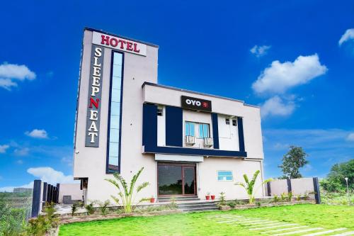 Gambar di galeri bagi Hotel O Sleep N Eat di Sakardarā