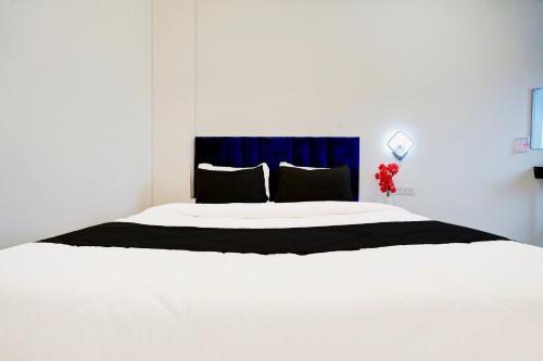 Gambar di galeri bagi Hotel O Sleep N Eat di Sakardarā
