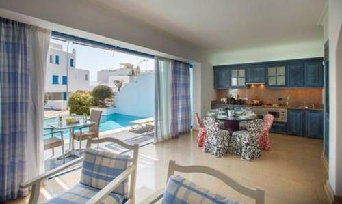 O bucătărie sau chicinetă la Premium Protaras Villa Villa Mine 2 Bedrooms Private Outdoor Pool Furnished Sun Terrace Shaded Furnished Terrace Private Garden Fig