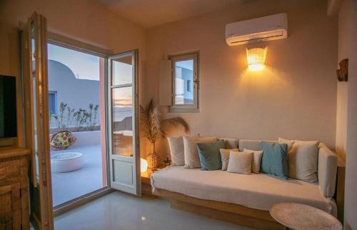 Signature Santorini Villa 2 Bedroom Villa Private Jetted Pool & Beautiful