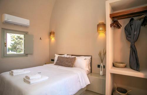Signature Santorini Villa 2 Bedroom Villa Private Jetted Pool & Beautiful