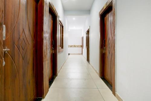 Gambar di galeri bagi Hotel O Adinath Guest House di Bahādrābād