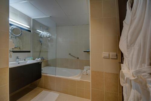 Koupelna v ubytování Ajman Beach Hotel