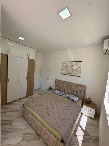 Ένα ή περισσότερα κρεβάτια σε δωμάτιο στο Marble Breeze Apartment By Adriatic Living