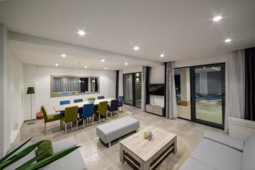Villa Trogir Palazio Spectacular 7 Bedroom Villa Close To Sea & Promenade