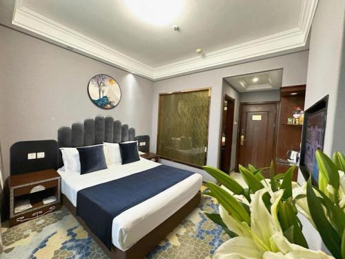Dunhuang Dunhe Hotelにあるベッド