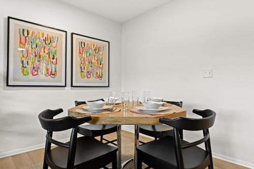 Gambar di galeri bagi Stylish 1BR Upper Flat in Vibrant Royal Oak di Royal Oak