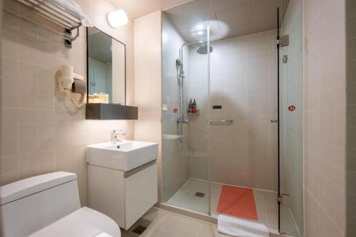 Bilik mandi di Jinjiang Inn Select Heze Wanxiang Plaza Guiling Road