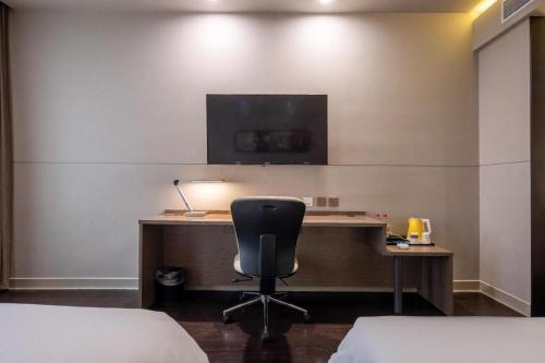 Televisyen dan/atau pusat hiburan di Jinjiang Inn Select Heze Wanxiang Plaza Guiling Road