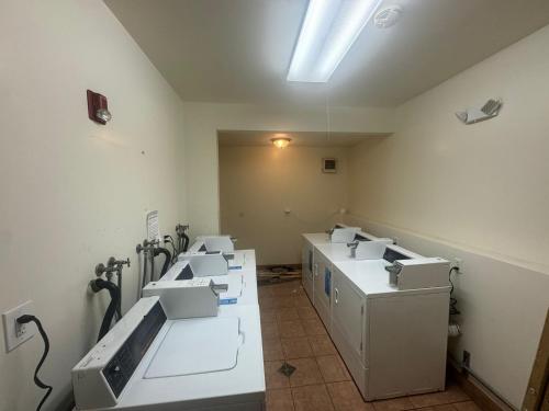 Gambar di galeri bagi Van Nuys Vibe di Van Nuys County Court Heliport