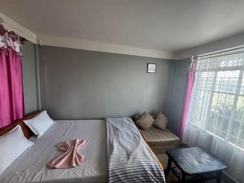 Ένα ή περισσότερα κρεβάτια σε δωμάτιο στο cliffside Homestay cherrapunji