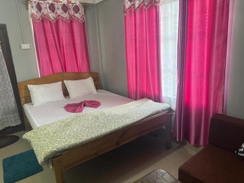 Ένα ή περισσότερα κρεβάτια σε δωμάτιο στο cliffside Homestay cherrapunji