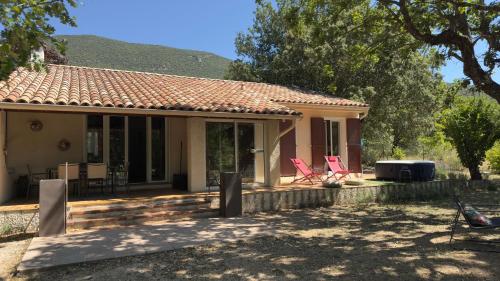 Odette du Colorado, vue sur le colorado, jacuzzi, boisé