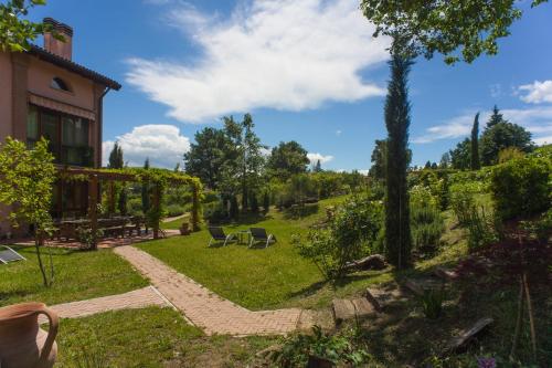 Сад в Agriturismo Il Cavicchio