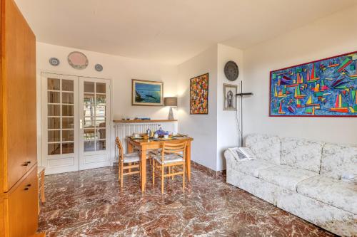 Les Cypres Garavan Apartment for 7