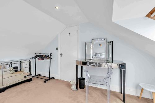 Φωτογραφία από το άλμπουμ του Sea Downs House with Free Parking By My Getaways σε Peacehaven