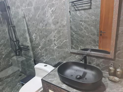 a bathroom with a black sink and a toilet at Escape Villa 2-Bedroom Luxury Retreat with Private Pool & Sea View in Mae Haad