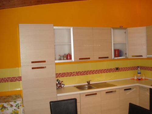 Köök või kööginurk majutusasutuses Appartamento Piano Ponente