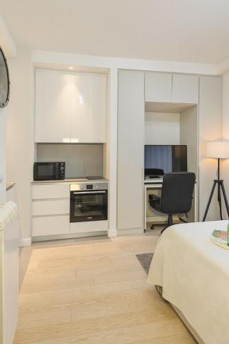 Кухня или мини-кухня в Central Belgrade Apartments BW
