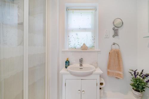 Ένα μπάνιο στο 2 Bed in Lyth oc-h32078