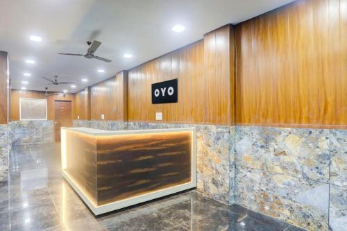 a lobby with a qo sign on the wall at Hotel O Mother Touch in Indirapuram