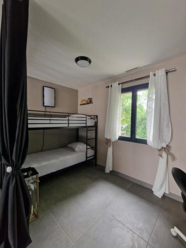 a bedroom with two bunk beds and a window at Villa en Provence - Sisteron in Sisteron