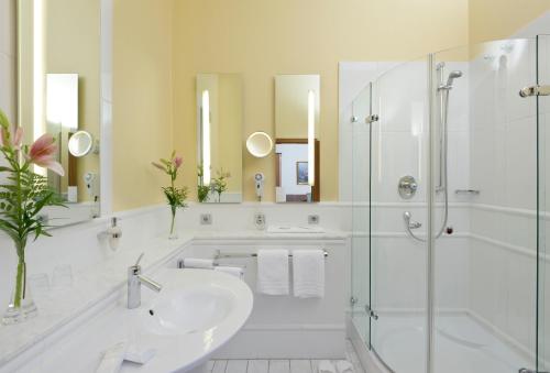 Koupelna v ubytování Victoria Hotel