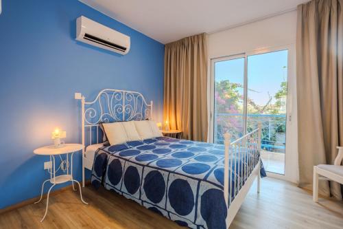 Seaside Sun Kissed House with Pool in Tourist Area