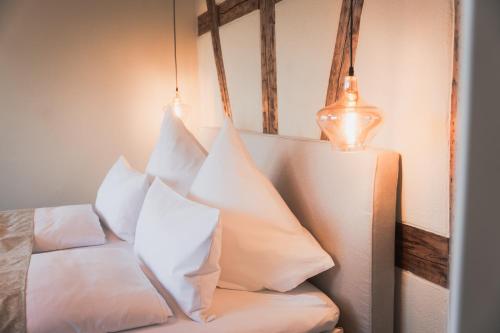 a pile of pillows on a couch in a room at Übernachten im Wahrzeichen I Das Brückenhaus in Bad Kreuznach
