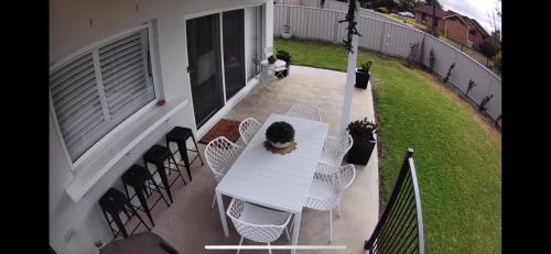 Χώρος καθιστικού στο Hamptons House Mudgee -Lux Stays