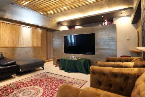 Gallery image of MolinHotels701-札幌市定山渓天然温泉に紅葉シーズン到来-W-beds5&S-2 in Sapporo