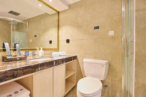Bilik mandi di Vyluk Hotel Xiangshan Wanda Plaza