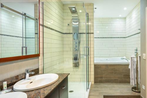 Ένα μπάνιο στο Quality Inn & Suites
