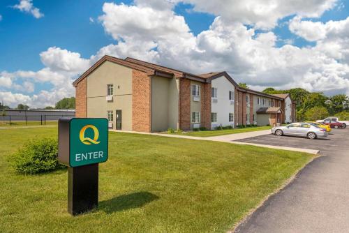 a sign in the grass in front of a building at Quality Inn Chesterton near Indiana Dunes National Park I-94 in Chesterton