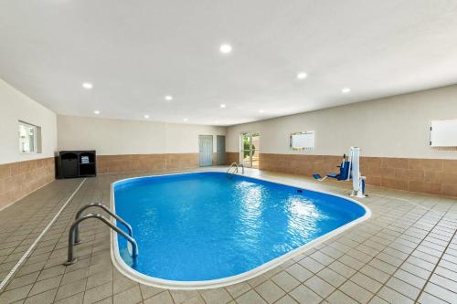 Bazén v ubytování Comfort Suites Longview North nebo v jeho okolí