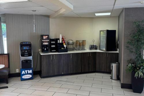an office lobby with a counter with a cash register at Gallus Stadium Park Inn, an Ascend Collection Hotel in Columbia