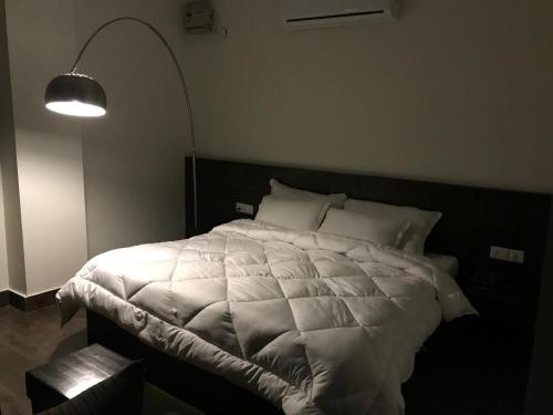Ένα ή περισσότερα κρεβάτια σε δωμάτιο στο Raj Mahal Inn Pvt Ltd