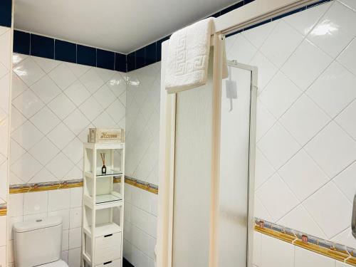 a bathroom with a toilet and a shower at Comeback Sweet Summer Day in Torrenueva